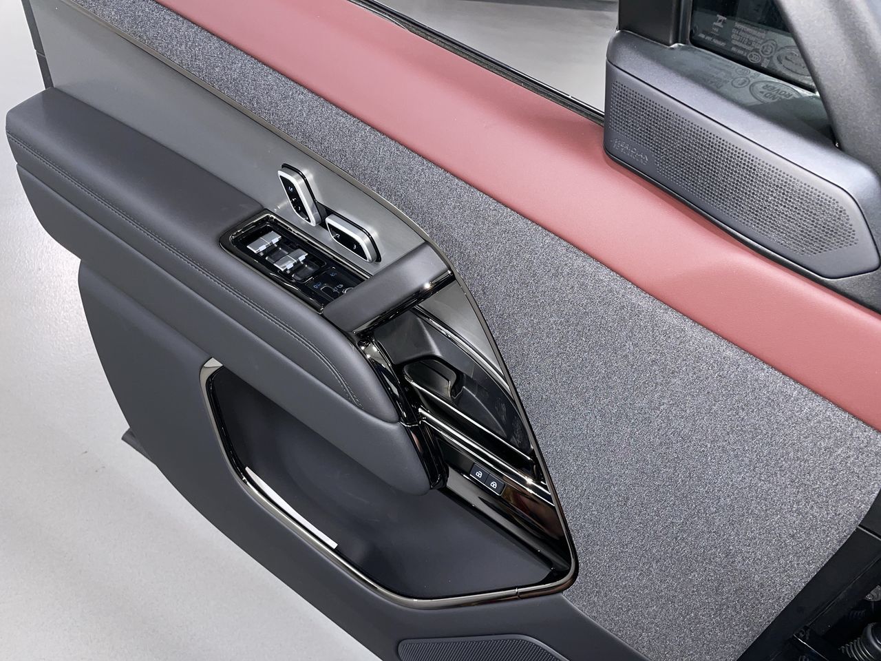 2025 Land Rover Range Rover Sport Mild Hybrid in Vancouver, British Columbia