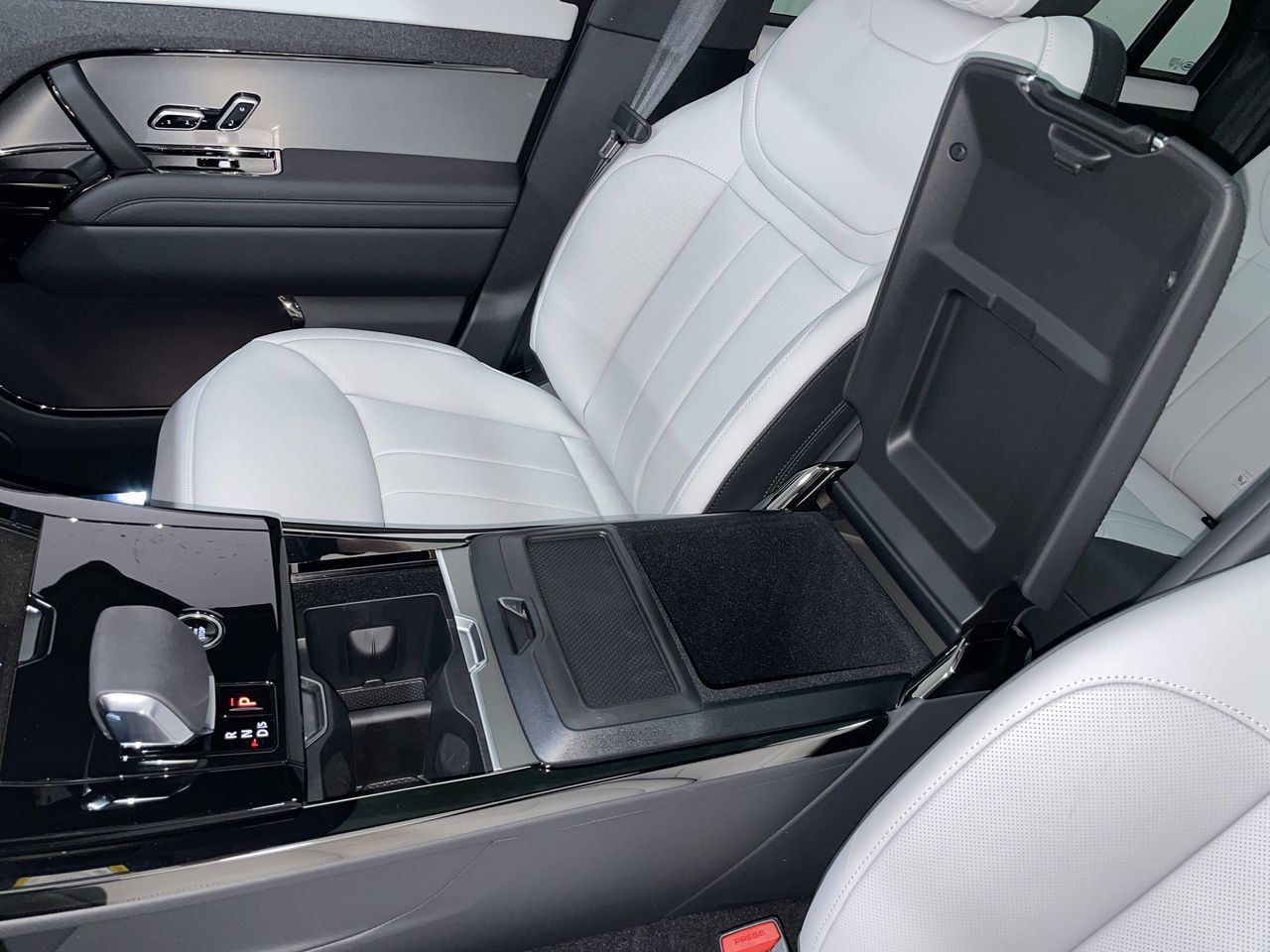 2025 Land Rover RANGE ROVER SPORT Mild Hybrid in Vancouver, British Columbia