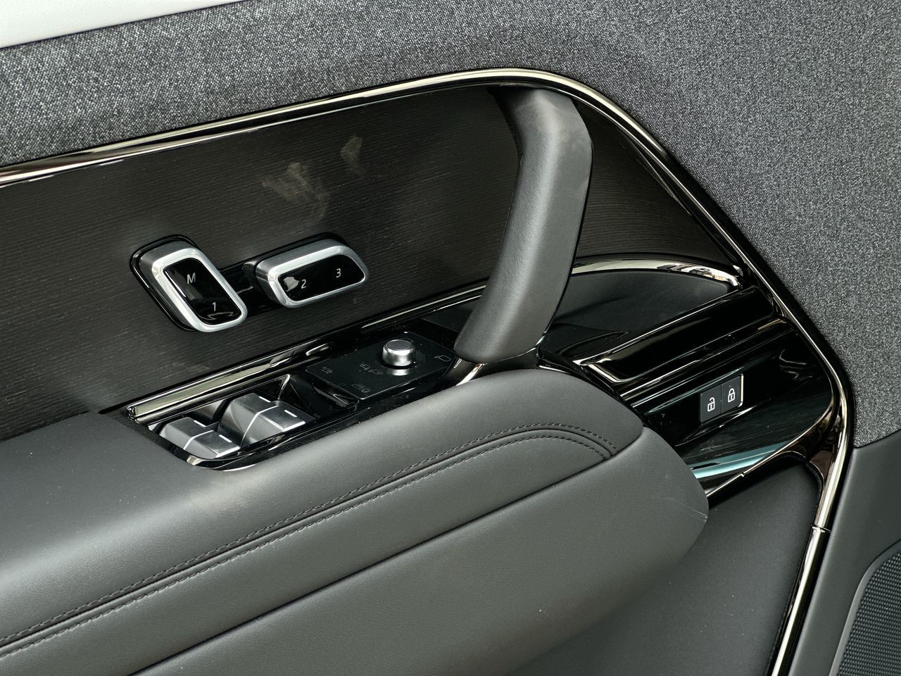 2025  Range Rover Sport Mild Hybrid