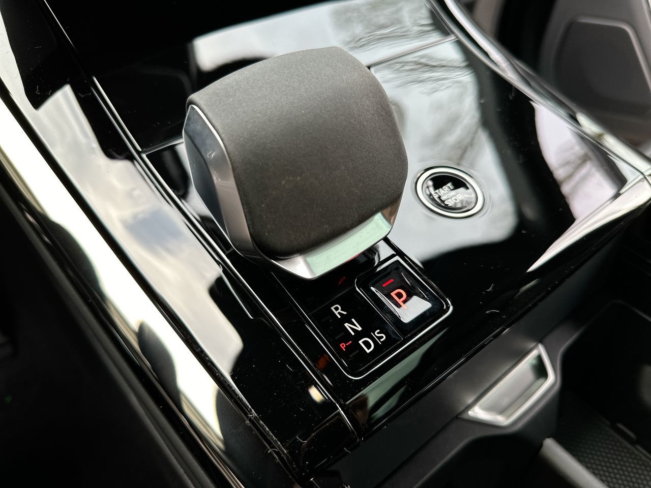 2025 Land Rover RANGE ROVER SPORT Plug-in Hybrid in Vancouver, British Columbia