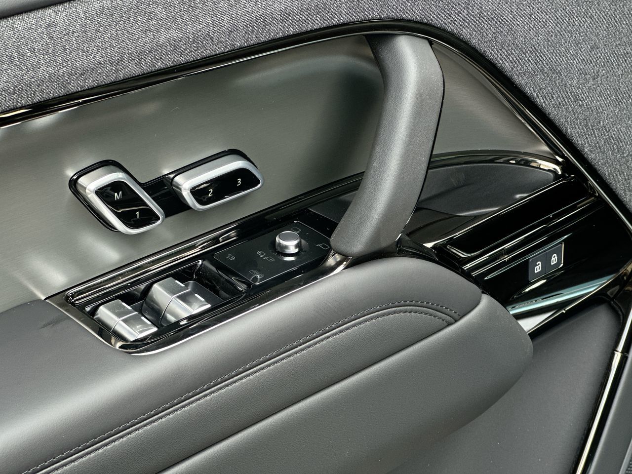 2025 Land Rover RANGE ROVER SPORT Plug-in Hybrid in Vancouver, British Columbia