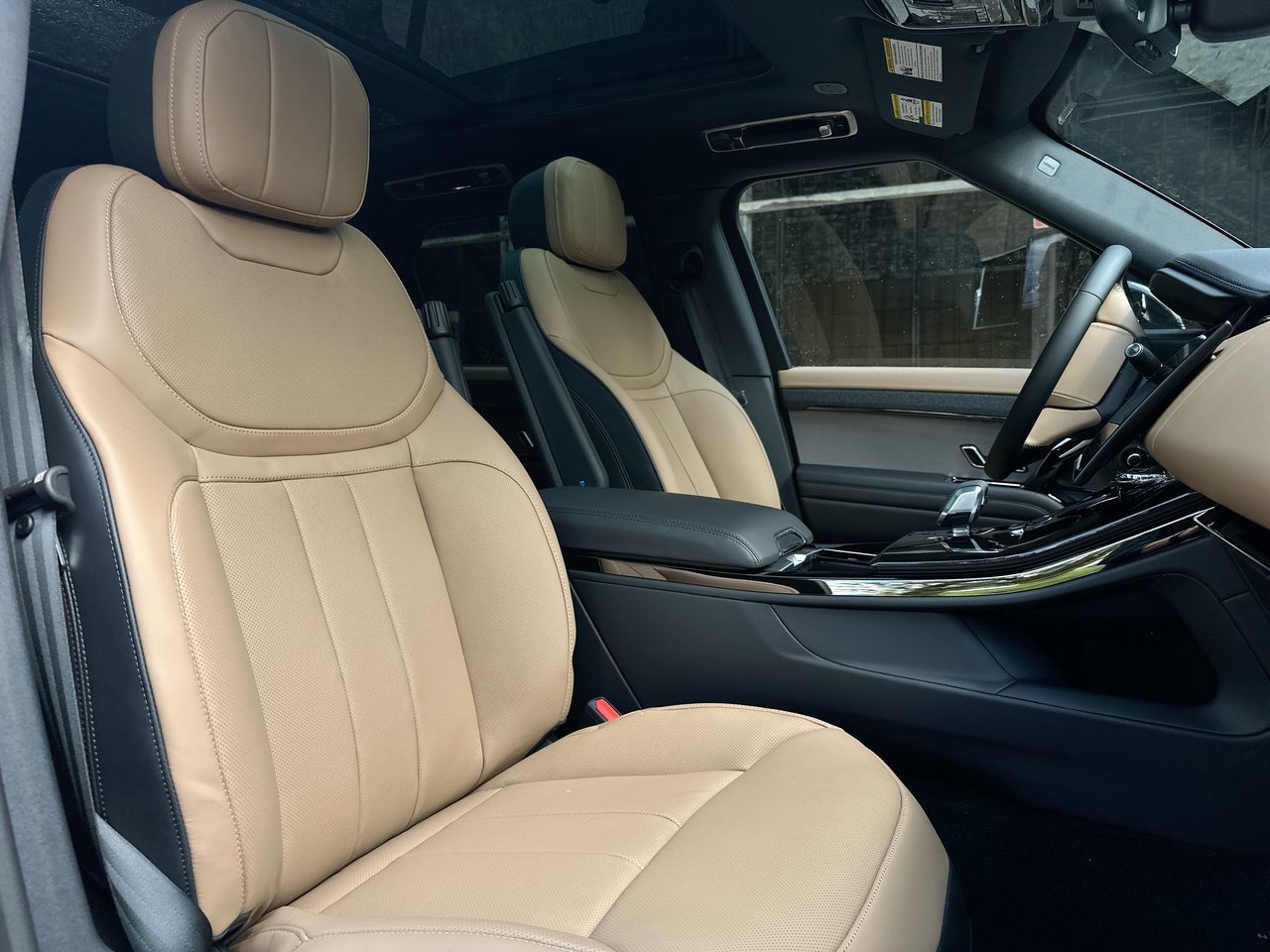 2025 Land Rover RANGE ROVER SPORT Plug-in Hybrid in Vancouver, British Columbia
