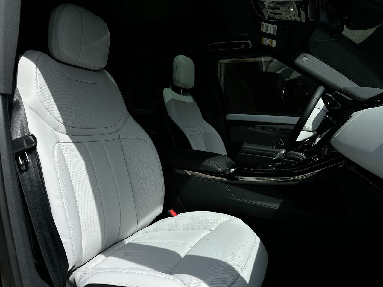 2025 Land Rover RANGE ROVER SPORT Plug-in Hybrid in Vancouver, British Columbia