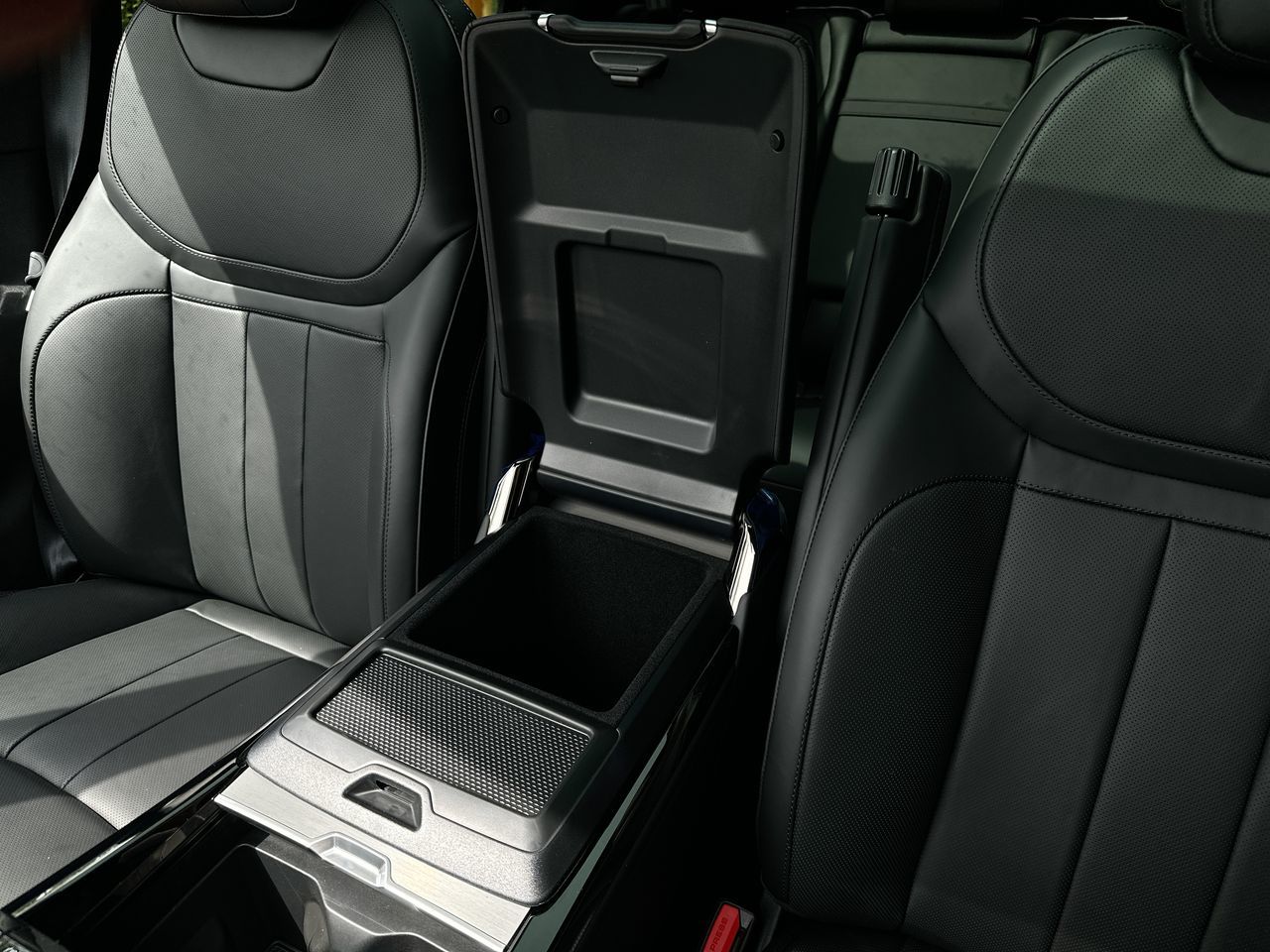 2025 Land Rover RANGE ROVER SPORT Plug-in Hybrid in Vancouver, British Columbia