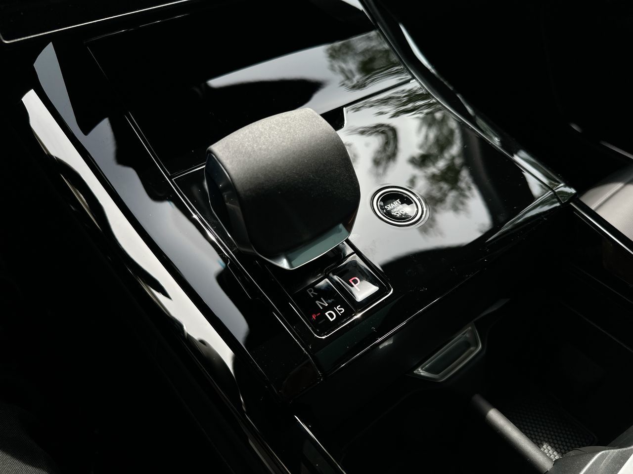 2025 Land Rover RANGE ROVER SPORT Plug-in Hybrid in Vancouver, British Columbia