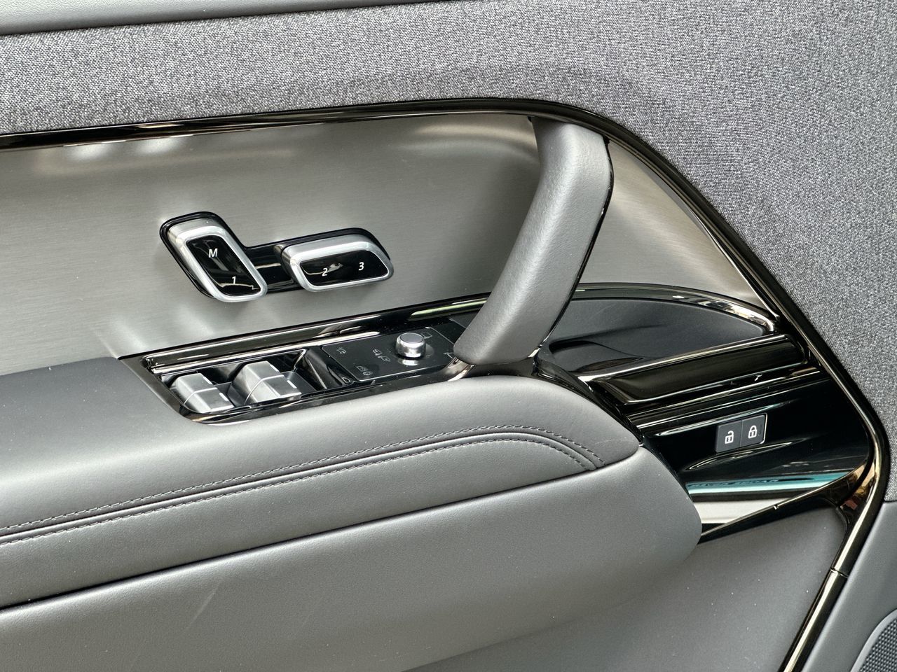 2025 Land Rover RANGE ROVER SPORT Plug-in Hybrid in Vancouver, British Columbia