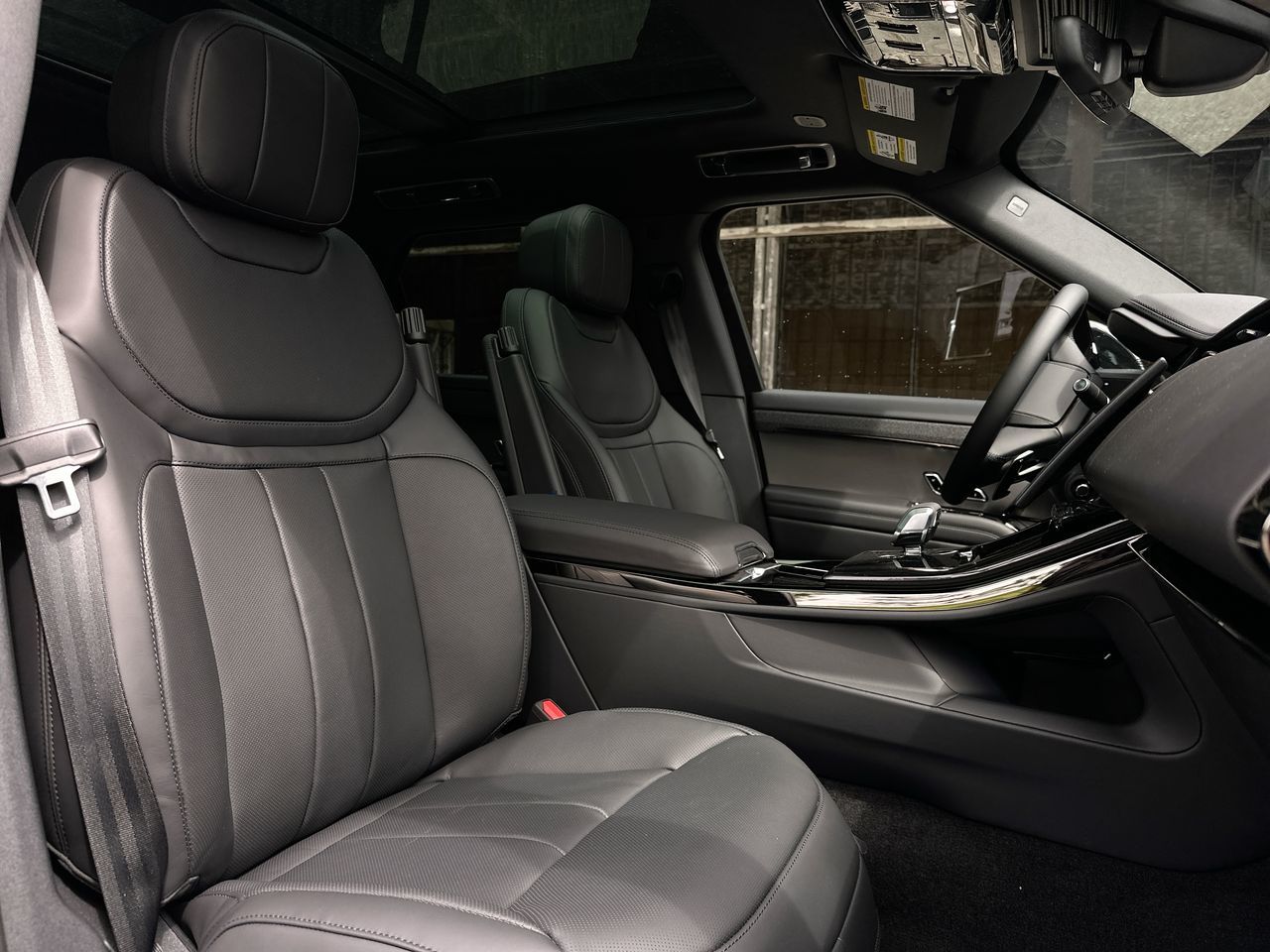 2025 Land Rover RANGE ROVER SPORT Plug-in Hybrid in Vancouver, British Columbia