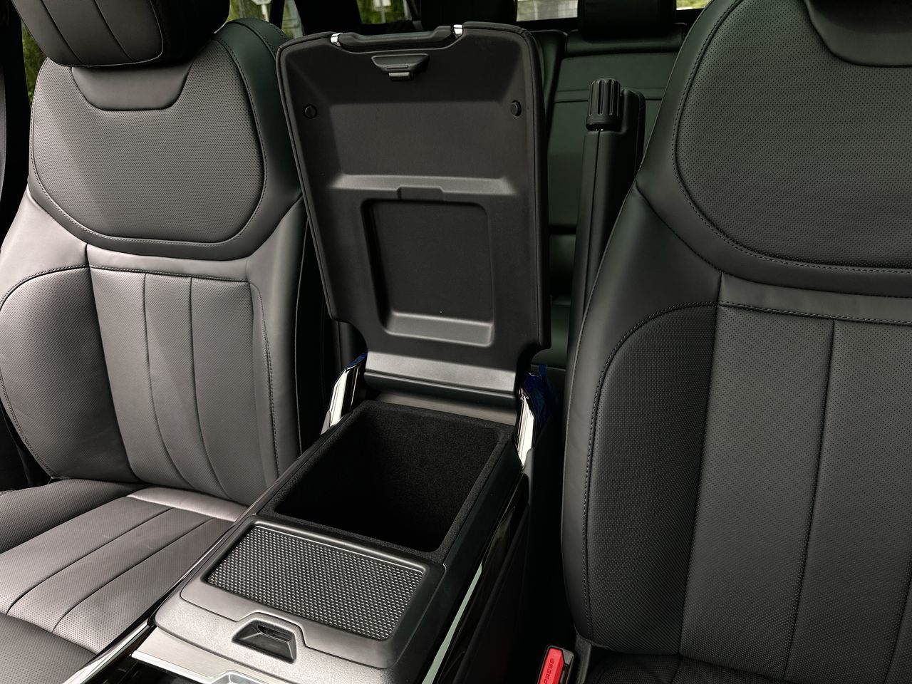 2025 Land Rover RANGE ROVER SPORT Plug-in Hybrid in Vancouver, British Columbia