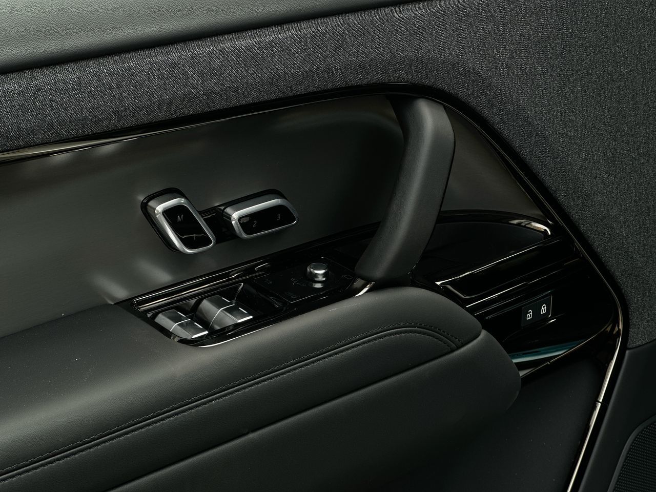2025 Land Rover RANGE ROVER SPORT Plug-in Hybrid in Vancouver, British Columbia