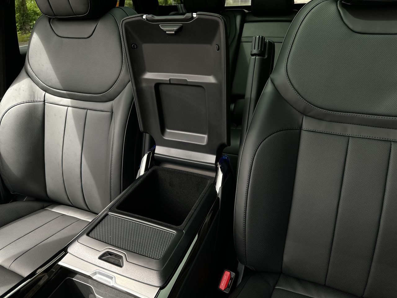 2025 Land Rover RANGE ROVER SPORT Plug-in Hybrid in Vancouver, British Columbia