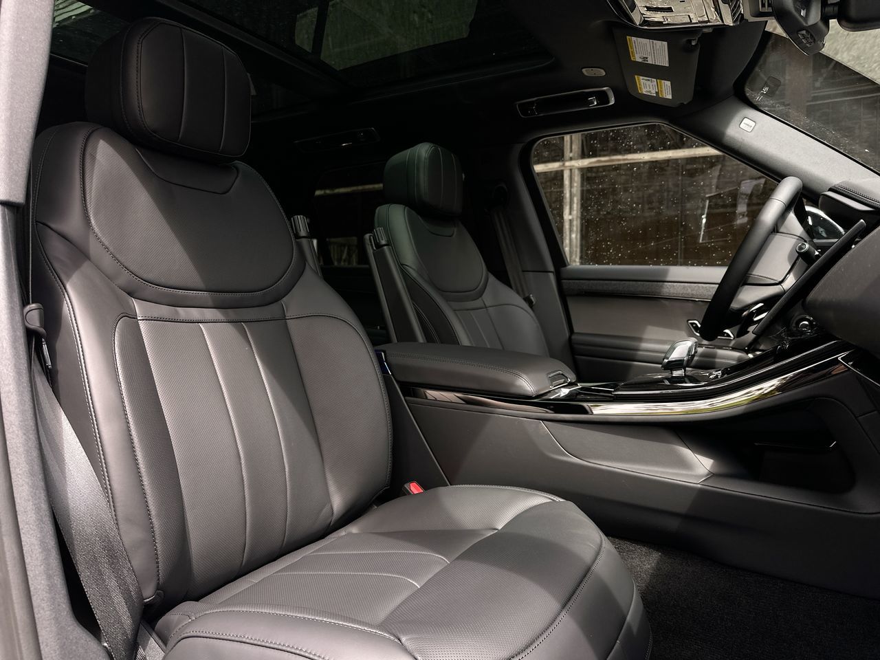 2025 Land Rover RANGE ROVER SPORT Plug-in Hybrid in Vancouver, British Columbia