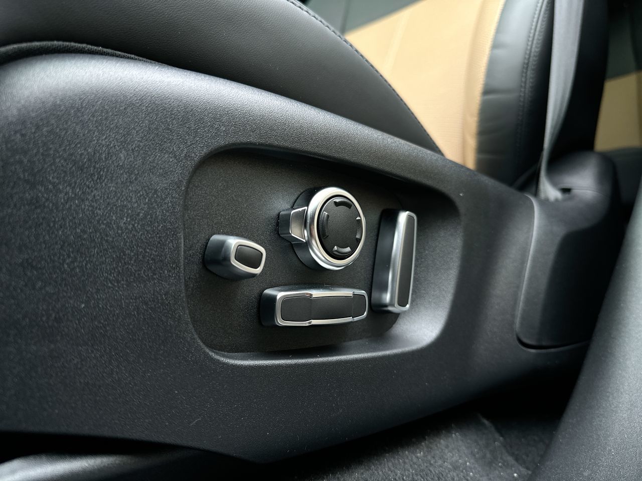 2025 Land Rover RANGE ROVER VELAR Mild Hybrid in Vancouver, British Columbia