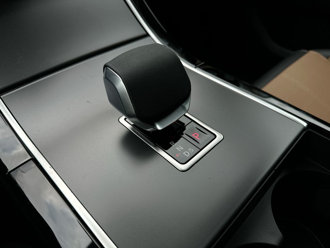 2025 Land Rover RANGE ROVER VELAR Mild Hybrid in Vancouver, British Columbia