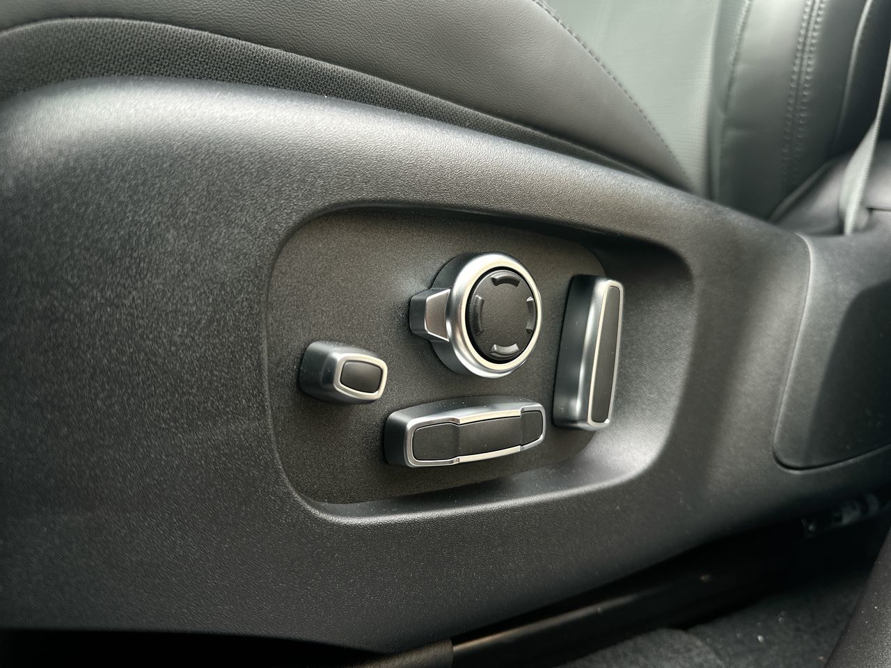 2025  Range Rover Velar Mild Hybrid