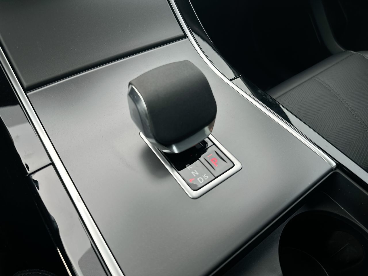 2025  Range Rover Velar Mild Hybrid