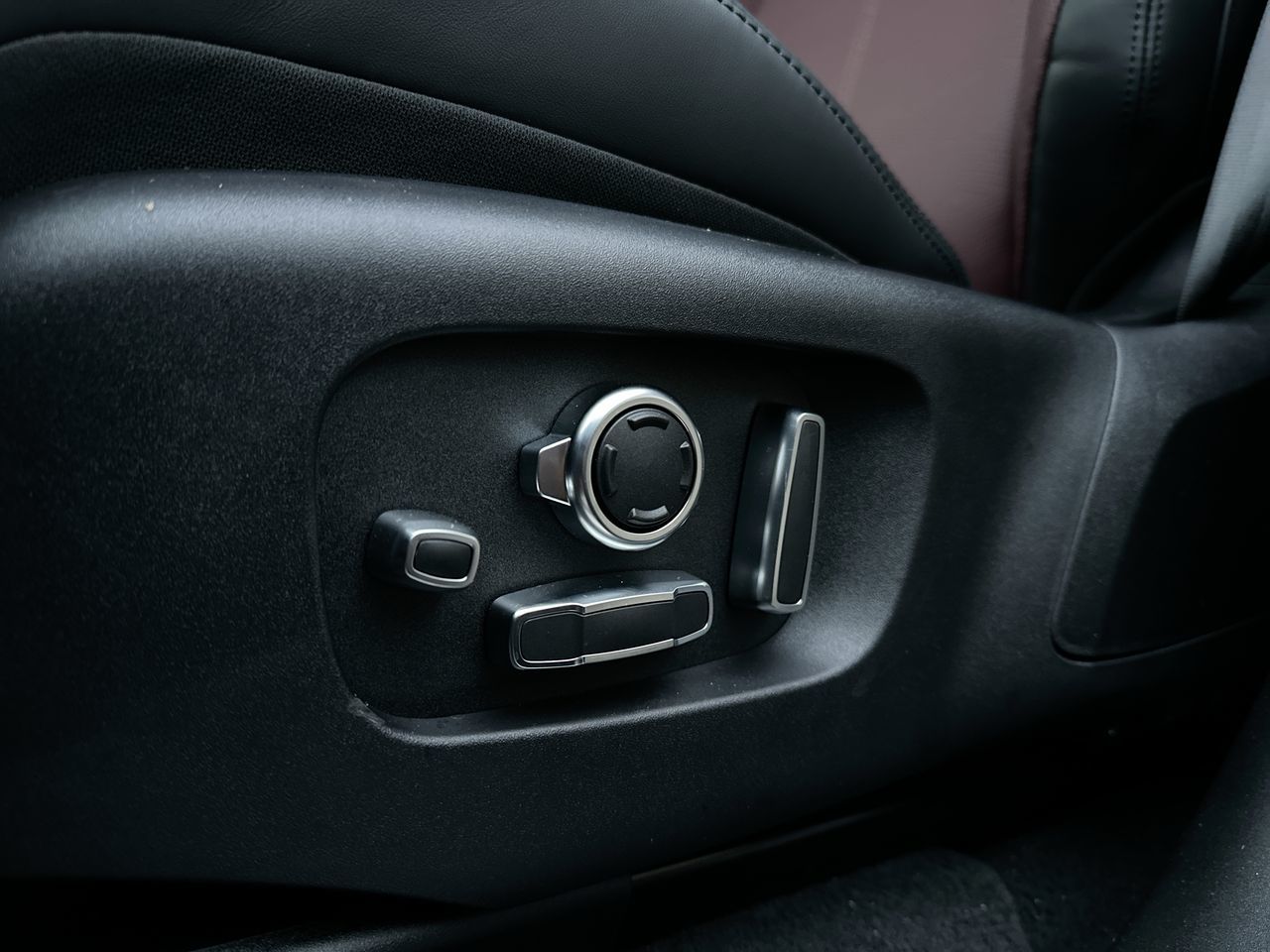 2025 Land Rover Range Rover Velar Mild Hybrid in Vancouver, British Columbia