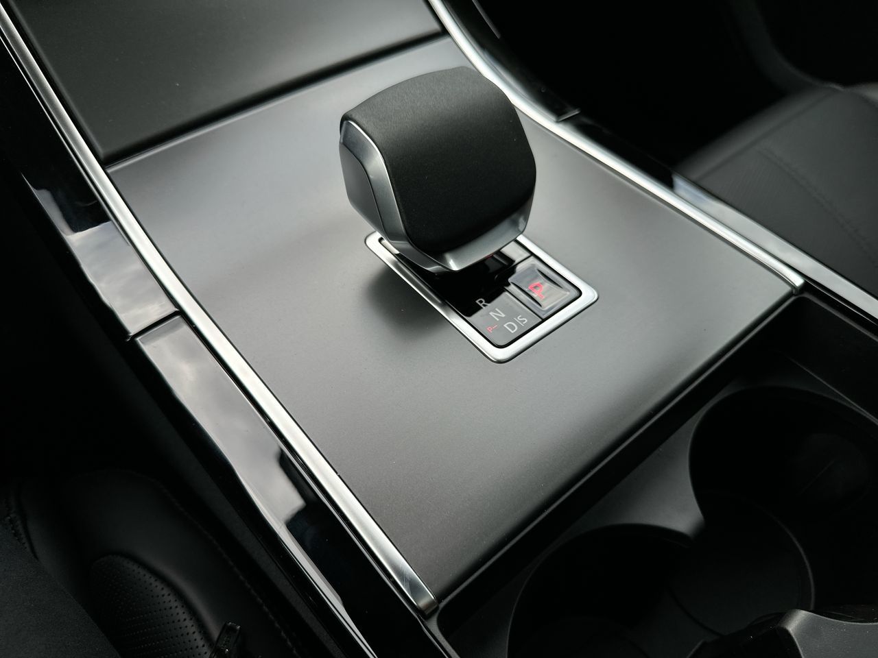 2025 Land Rover RANGE ROVER VELAR Mild Hybrid in Vancouver, British Columbia
