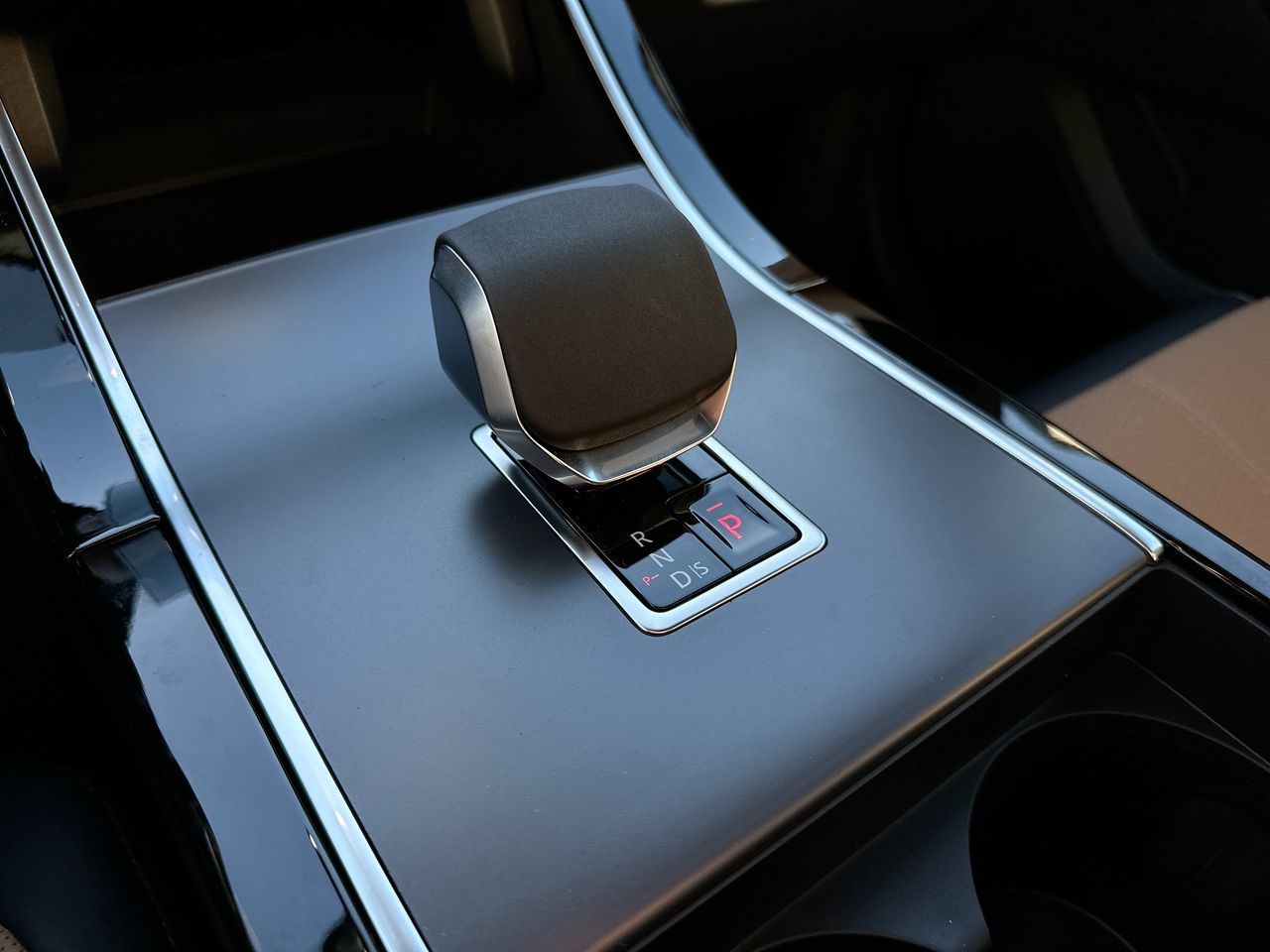 2025  Range Rover Velar Mild Hybrid