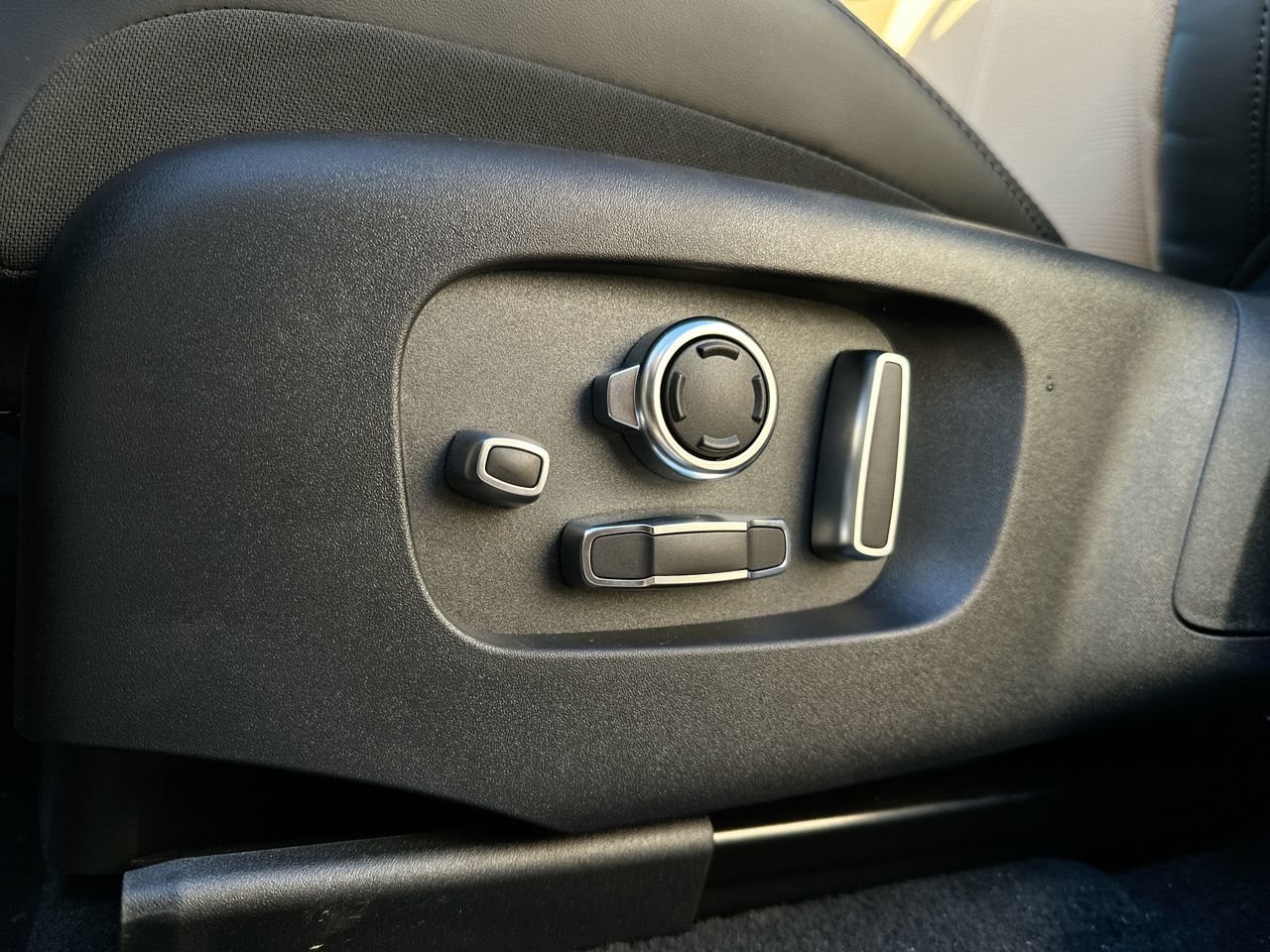 2025  Range Rover Velar Mild Hybrid