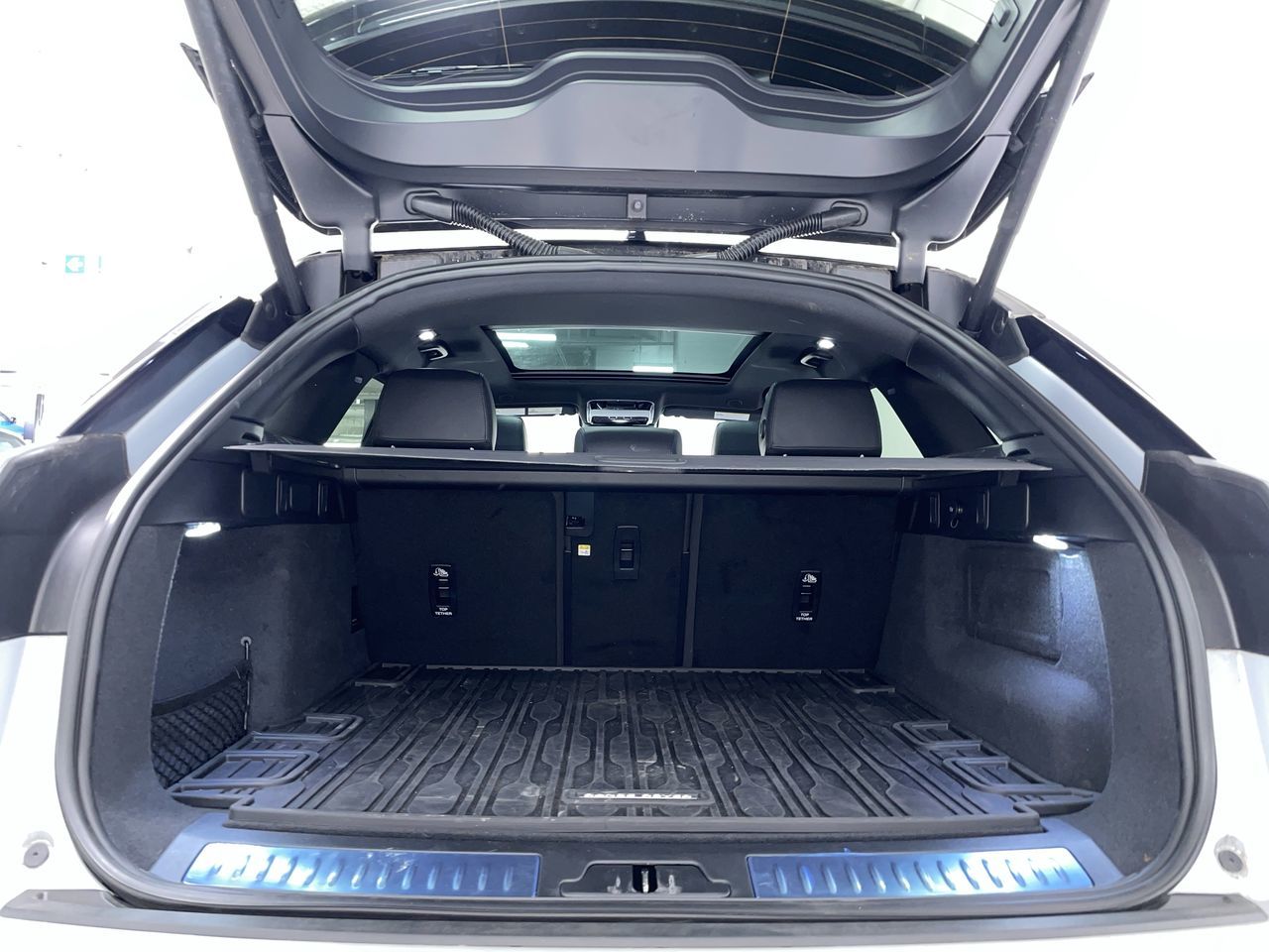 2025  Range Rover Velar