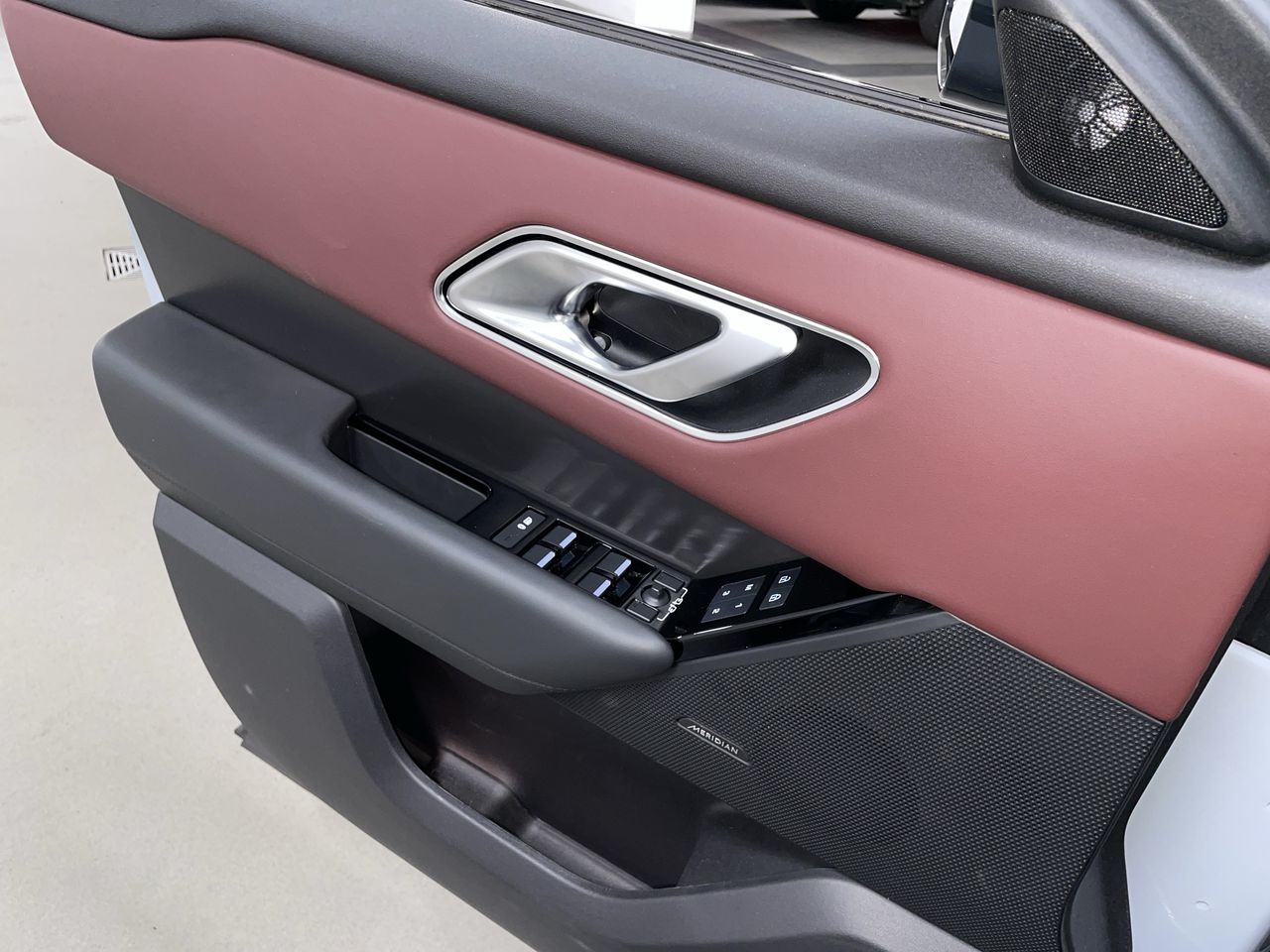 2025  Range Rover Velar