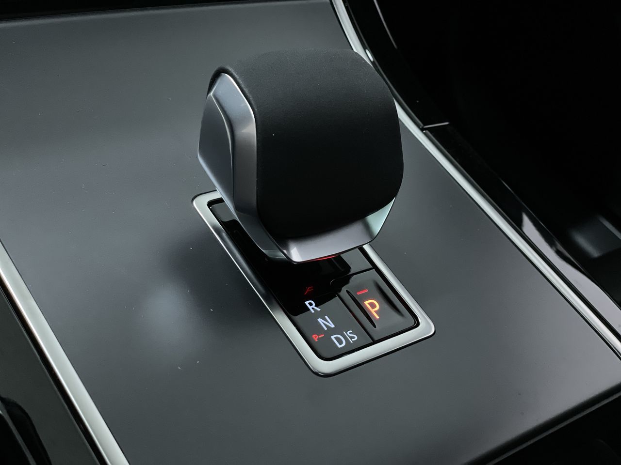 2025  Range Rover Velar