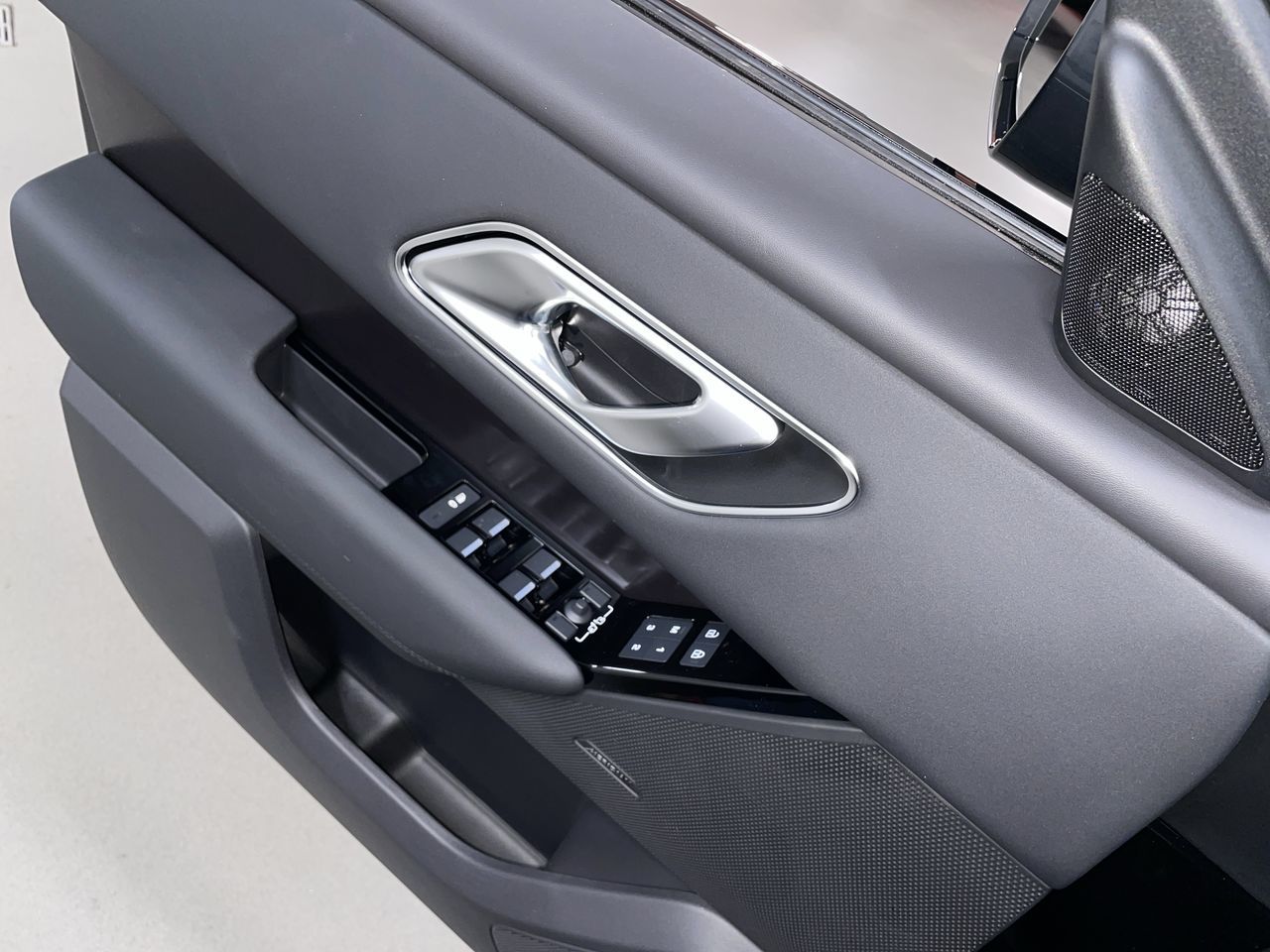 2026  Range Rover Velar