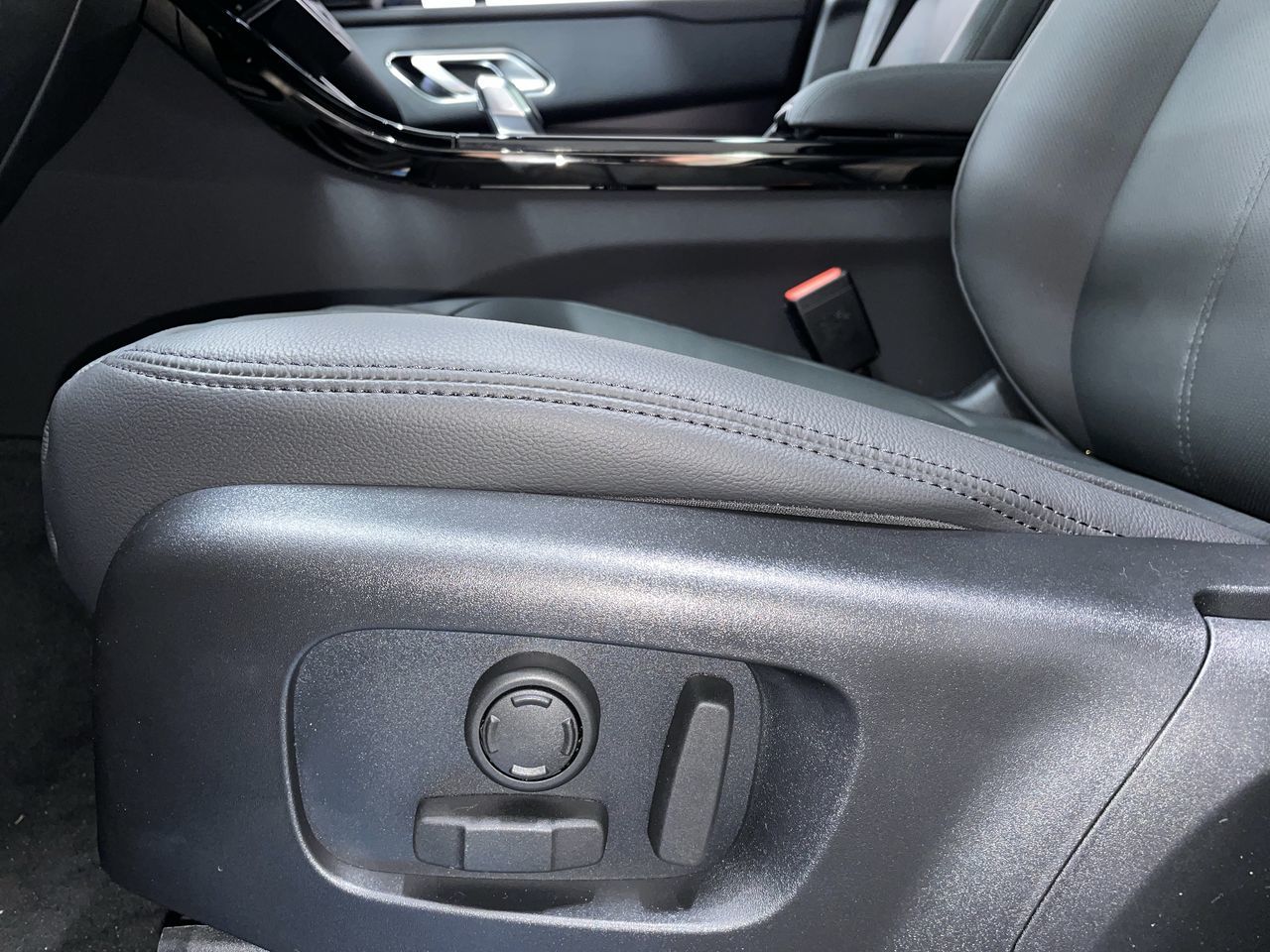 2026  Range Rover Velar