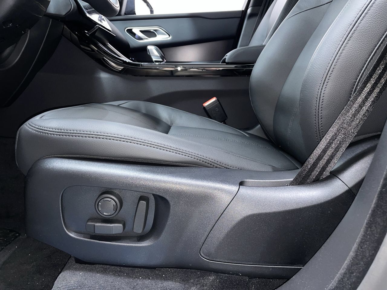 2026 Land Rover Range Rover Velar in Vancouver, British Columbia