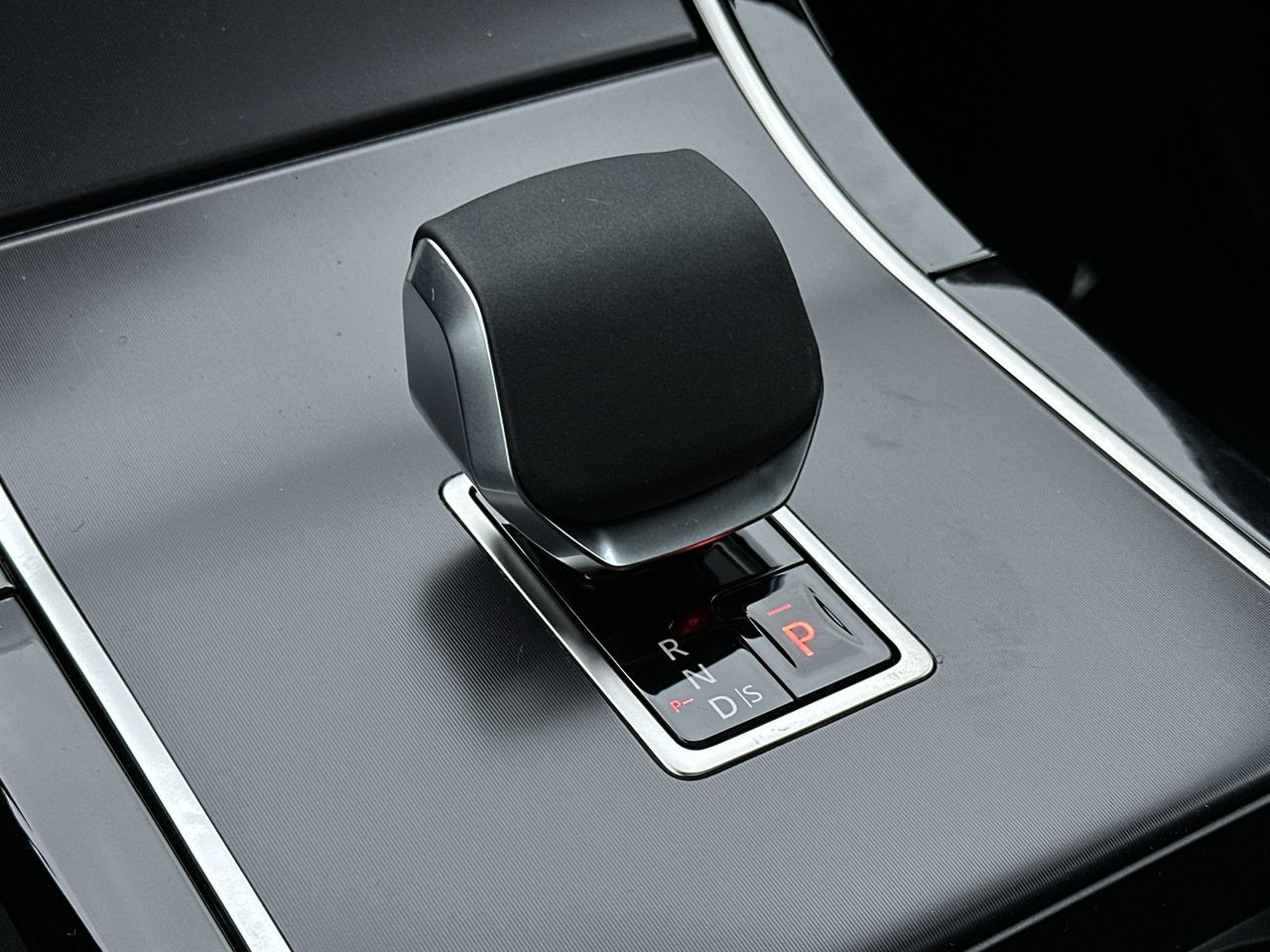 2026  Range Rover Velar