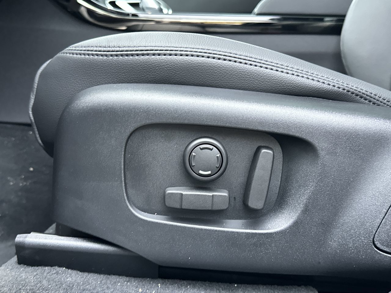 2026  Range Rover Velar