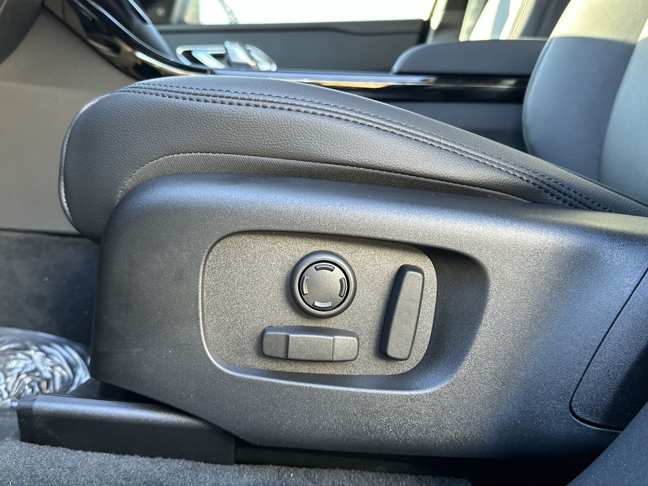 2026  Range Rover Velar