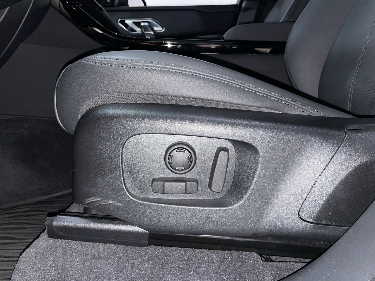 2026 Land Rover Range Rover Velar in Vancouver, British Columbia