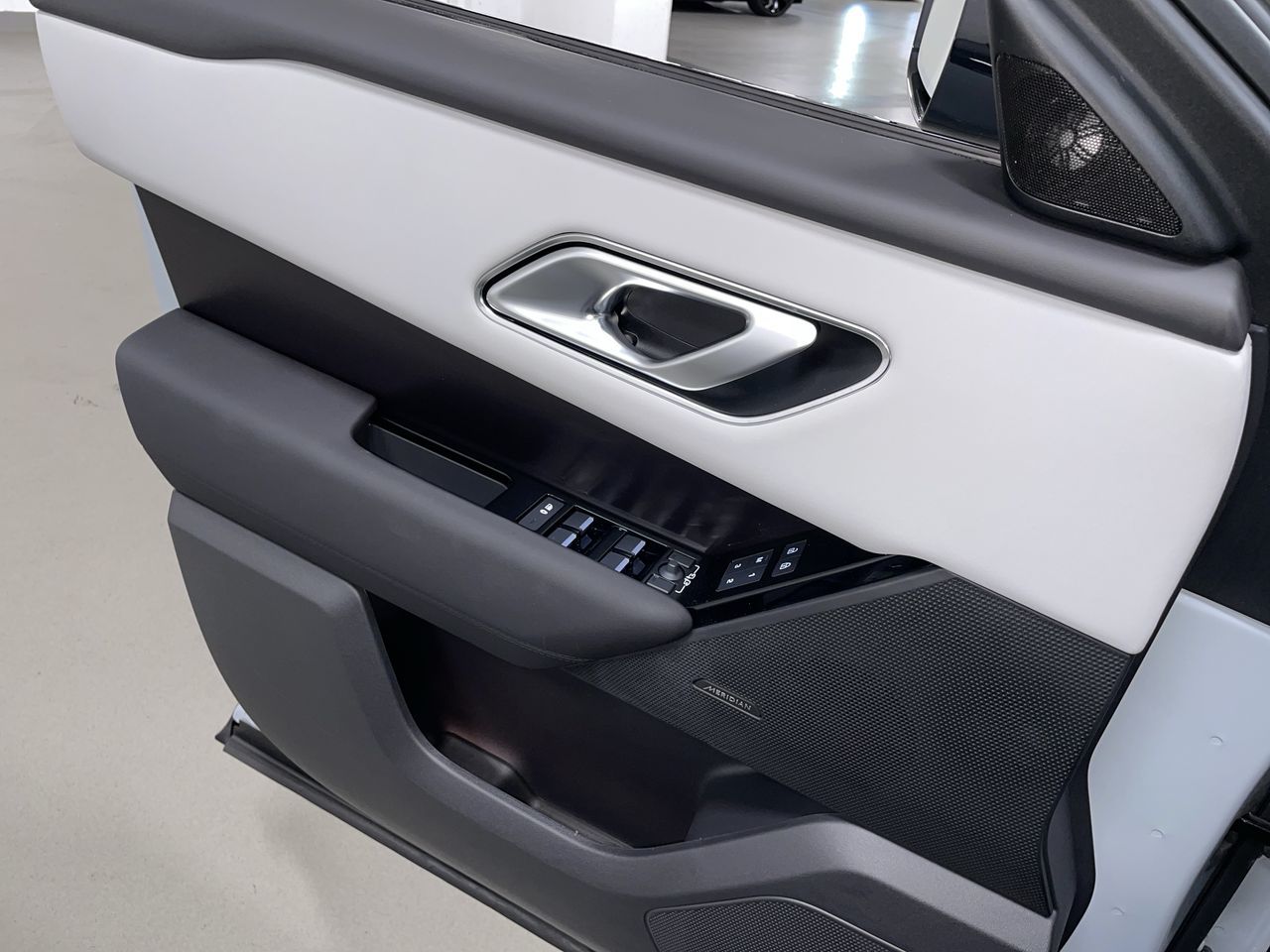 2026  Range Rover Velar