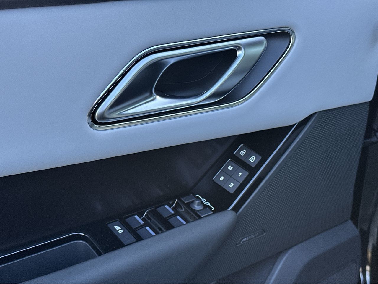 2026  Range Rover Velar