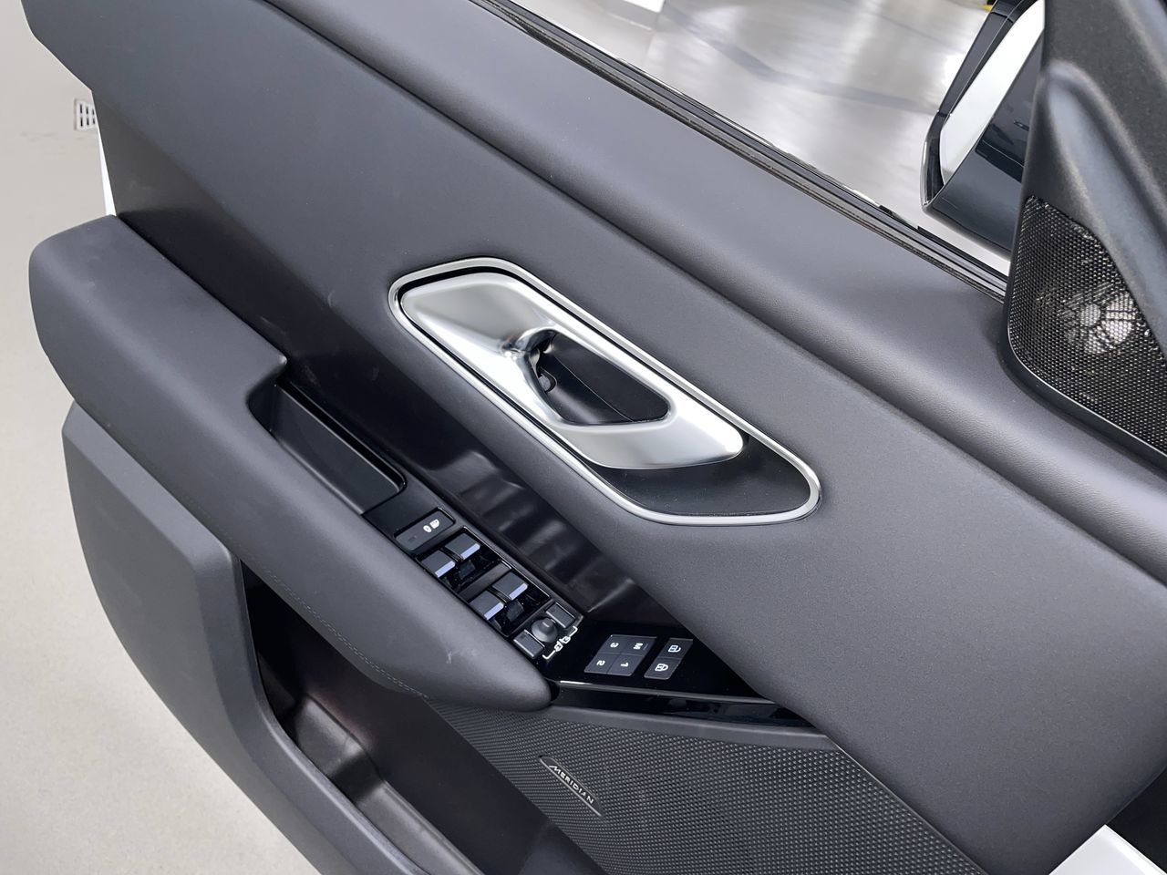 2026  Range Rover Velar