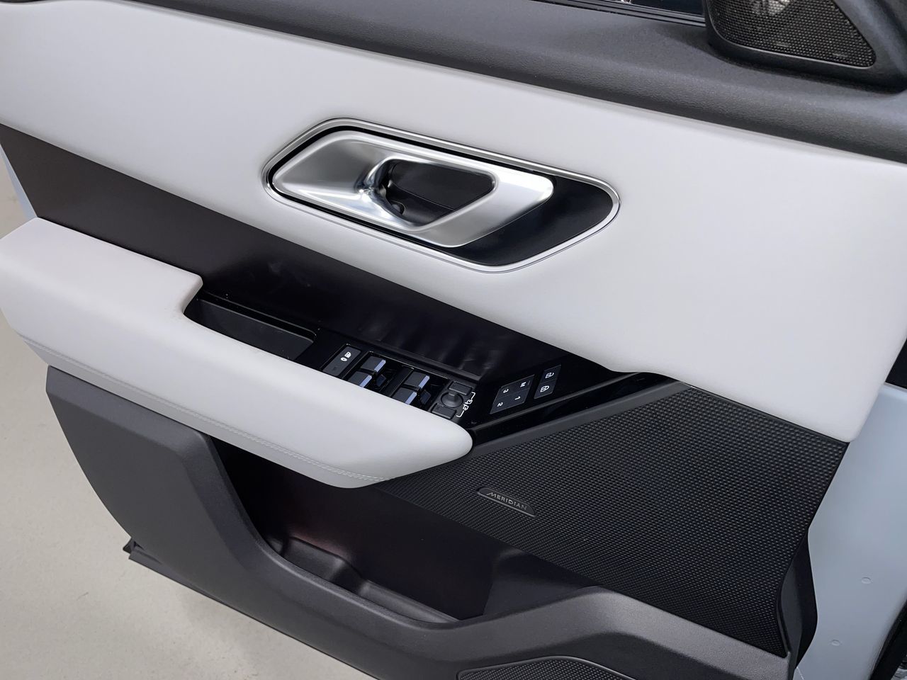 2026  Range Rover Velar