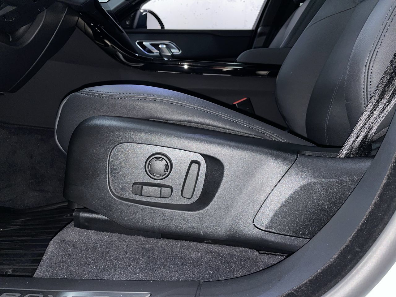 2026  Range Rover Velar