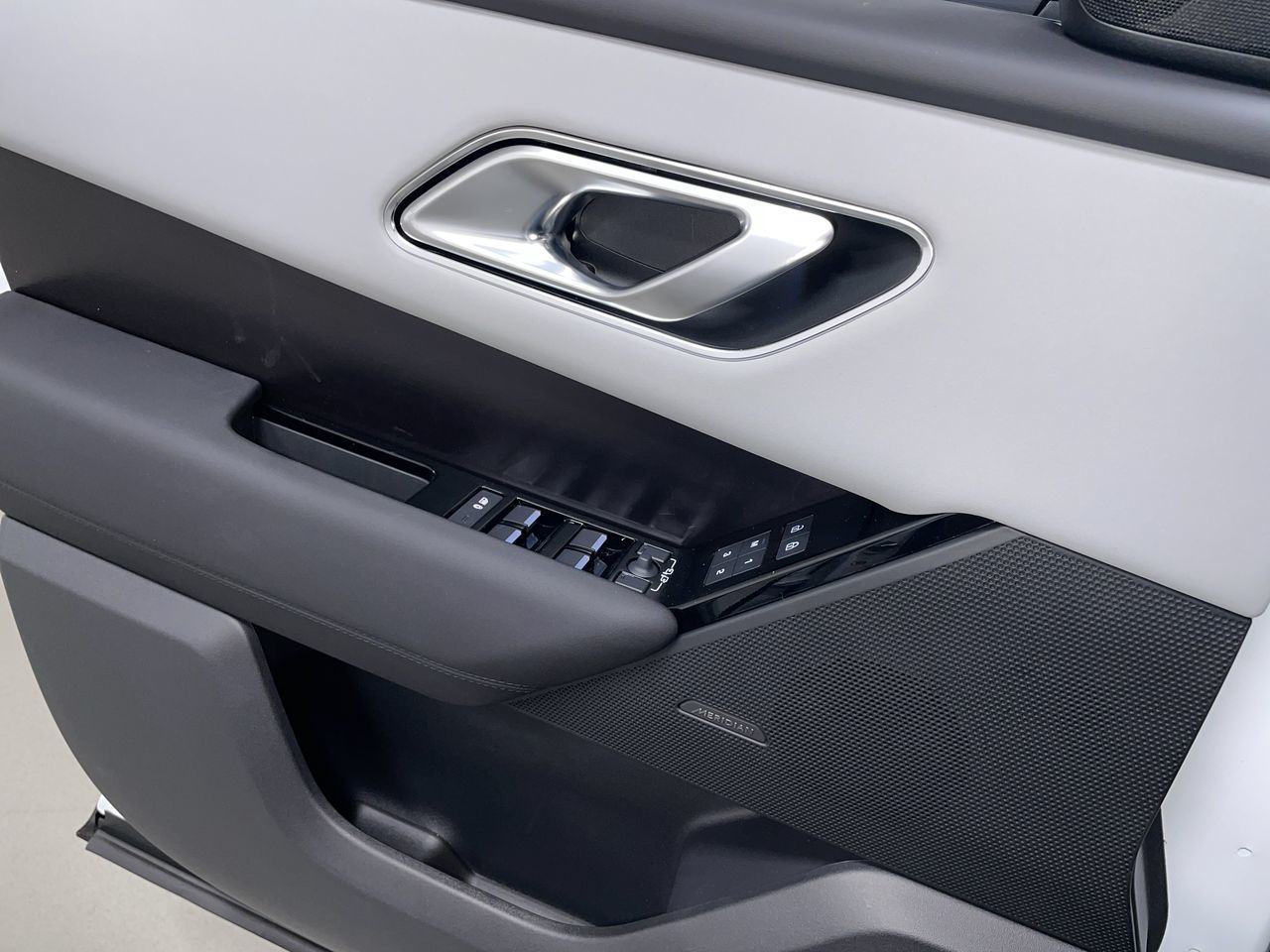 2026  Range Rover Velar