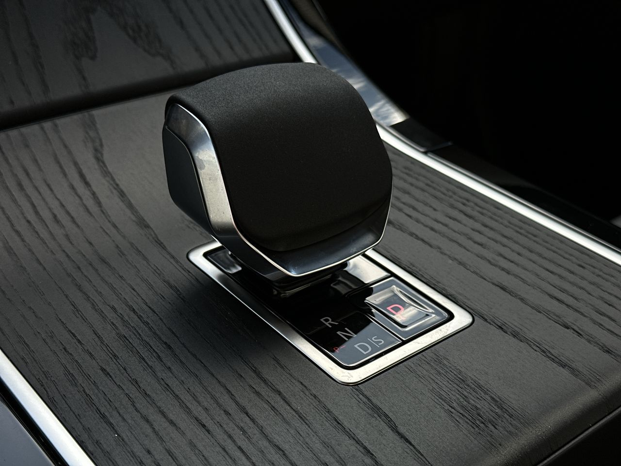 2026  Range Rover Velar