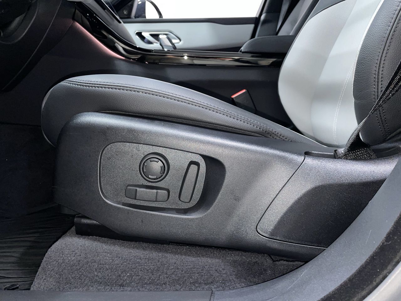 2026 Land Rover Range Rover Velar in Vancouver, British Columbia