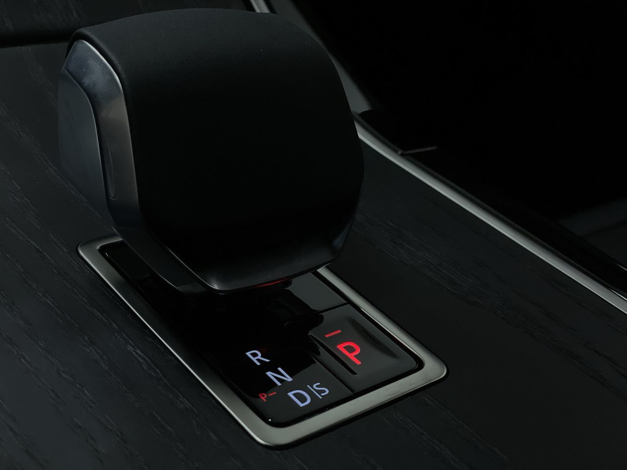 2026  Range Rover Velar