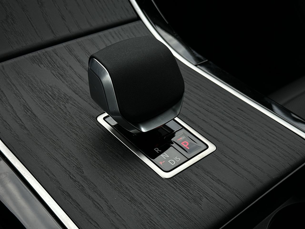 2026  Range Rover Velar