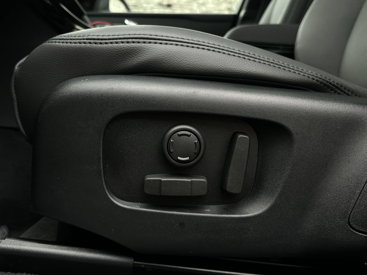 2026  Range Rover Velar