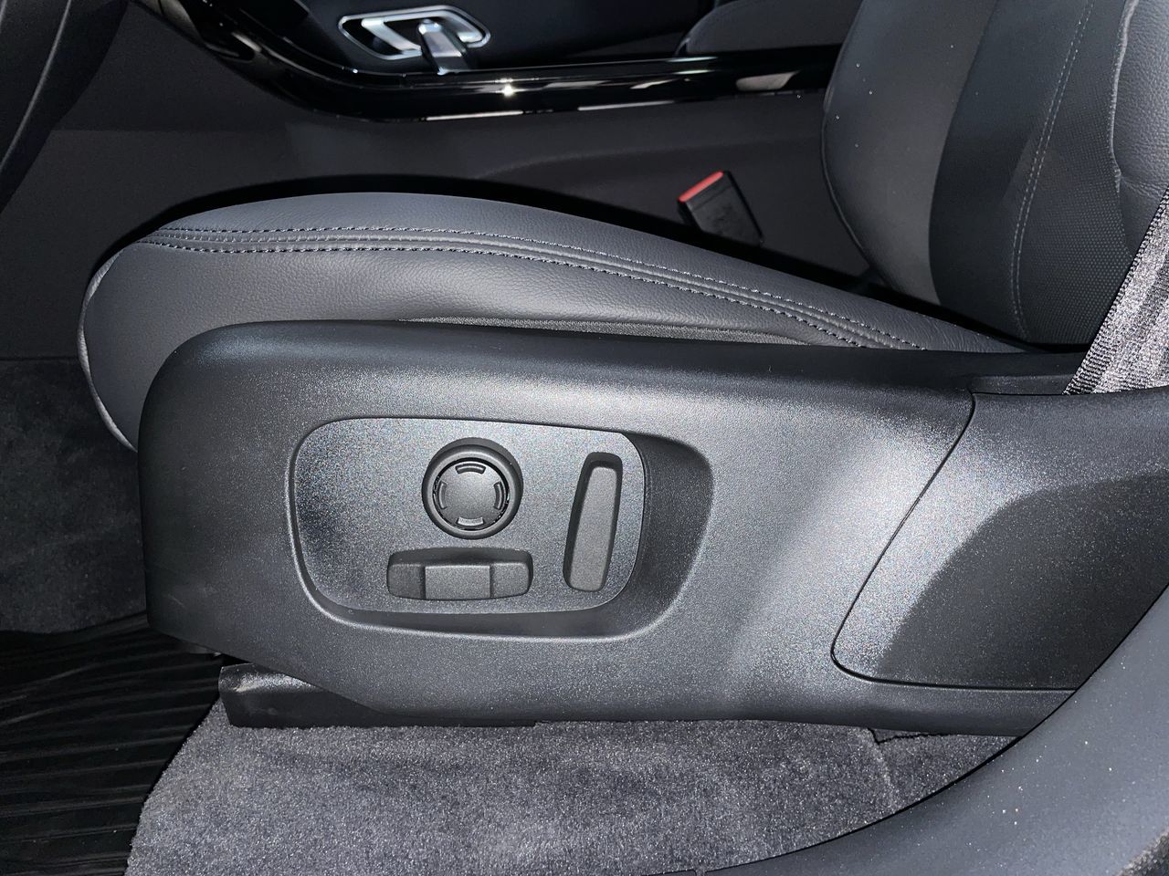 2026  Range Rover Velar