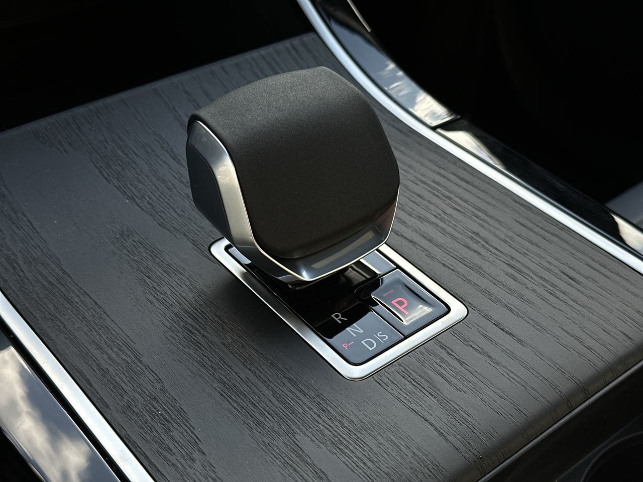 2026  Range Rover Velar