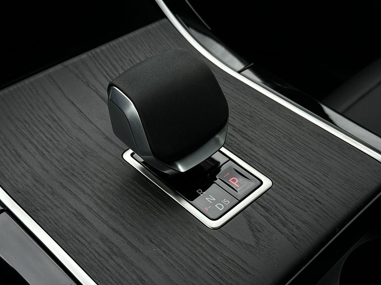 2026 Land Rover Range Rover Velar in Vancouver, British Columbia