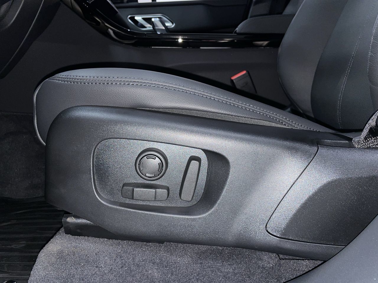 2026  Range Rover Velar