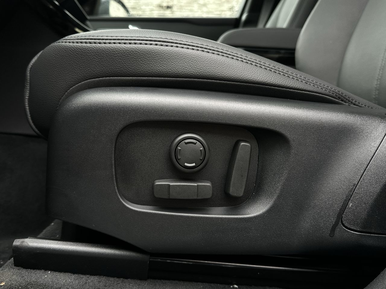 2026 Land Rover Range Rover Velar in Vancouver, British Columbia