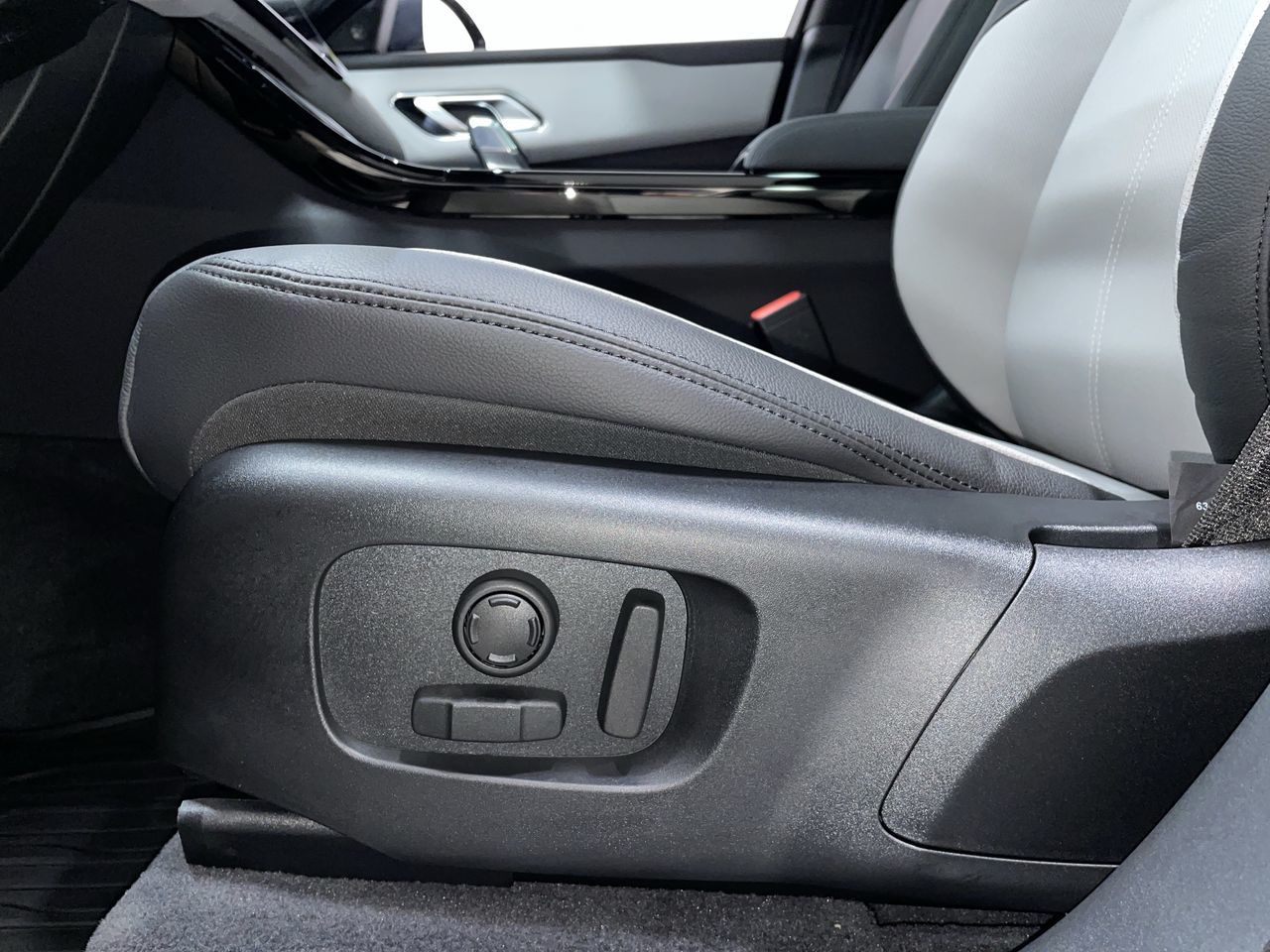 2026  Range Rover Velar